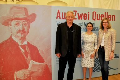 (v.l.n.r.): Markus Moors (wissenschaftlicher Mitarbeiter), Frauke Pixberg (wissenschaftliche Volontärin) und Museumsleiterin Kirsten John-Stucke. (Foto Kreismuseum Wewelsburg)